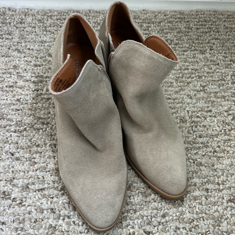 EUC Lucky Brand Stayci Suede Leather Ankle Bootie Size 7.5M US Beige Block Heel
